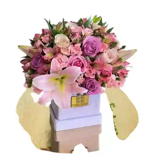 Caja De Flores Rosas Y Lirios