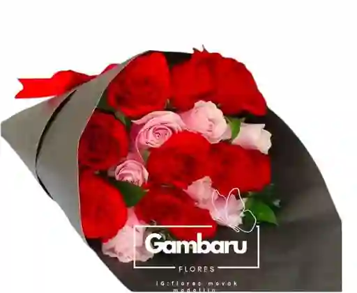 Rosas Rosadas Y Rojas En Cono