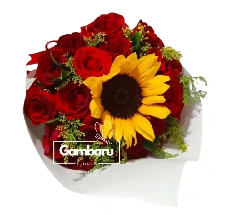 Rosas Y Girasol En Bouquet