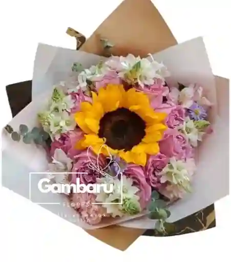 Flores, Rosas Y Girasoles En Bouquqet