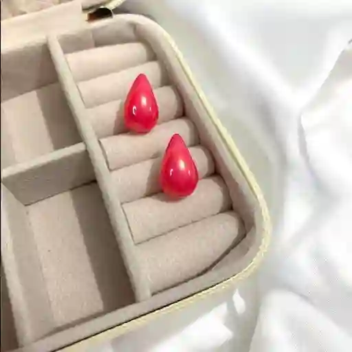 Aretes Gota Mini Perlada Fucsia