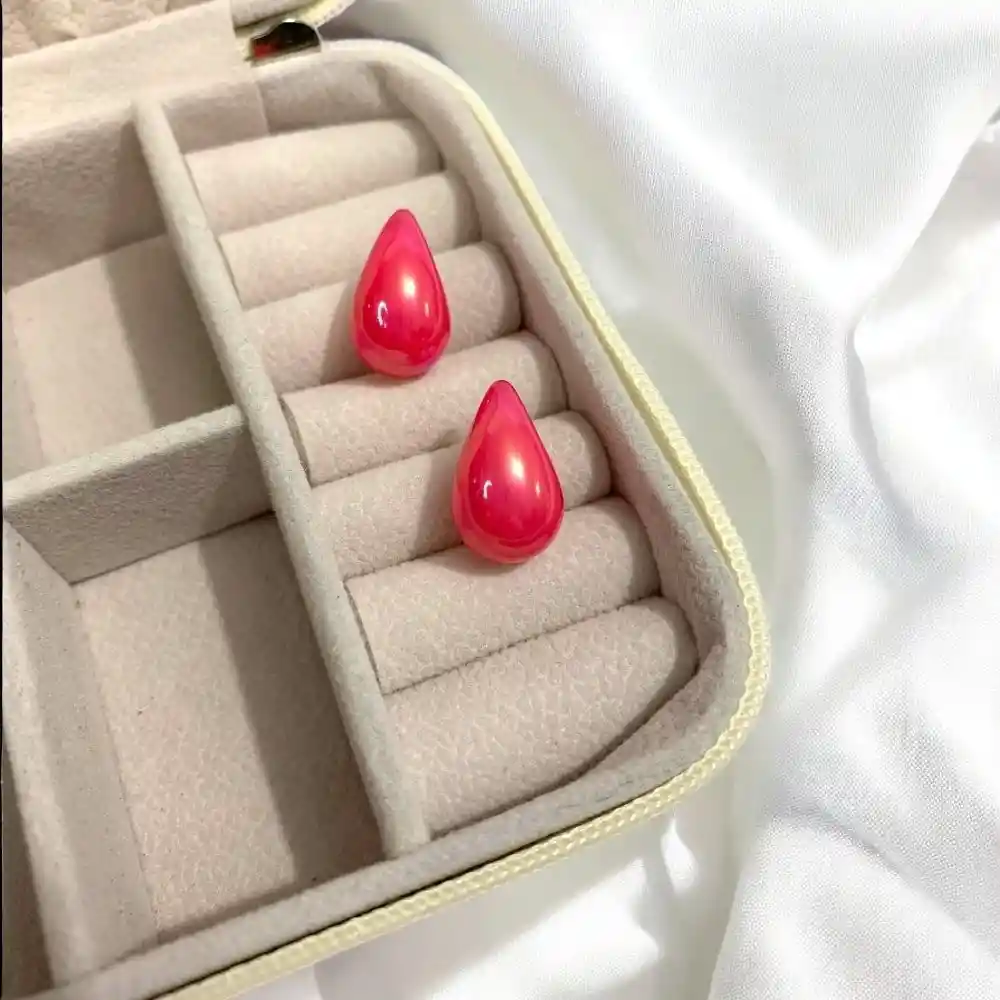 Aretes Gota Mini Perlada Fucsia