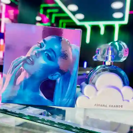 Cloud Ariana Grande