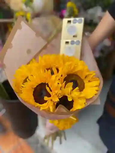 Bouquet De Girasoles Con Ferrero