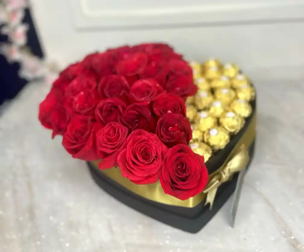 Caja Corazón De Lujo Grande 18 A 24 Rosas Con 24 Ferreros