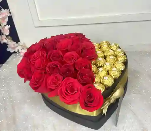 Caja Corazón De Lujo Grande 18 A 24 Rosas Con 24 Ferreros