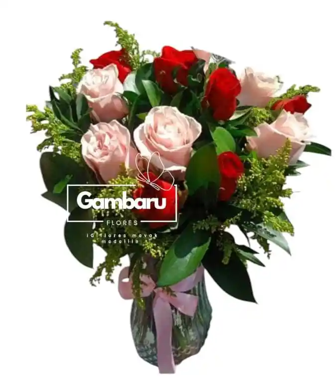 Flores Rojas Y Rosadas En Jarrón