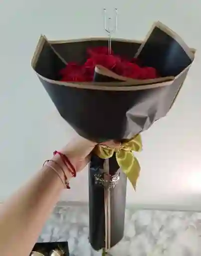 Bouquet Rosas (disponible Papel Coreano Negro, Rojo, Rosado, Corazones Dorado O Plata)rosa A Disponibilidad