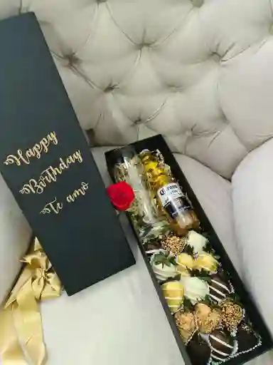 Caja De Lujo Corona Y Vaso Y Fresas Con Chocolate