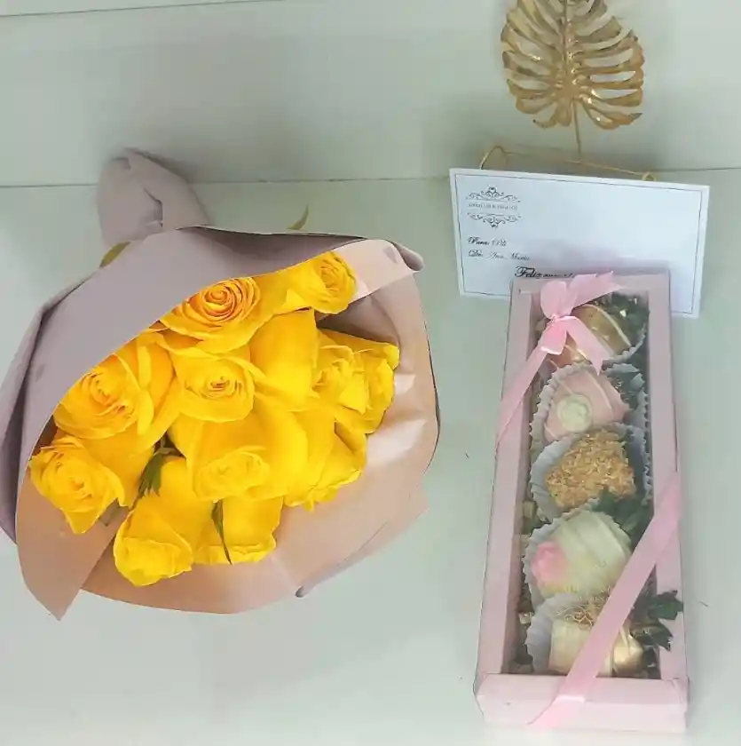 Combo Bouquet De Rosas Y Caja Acetato Con Fresas Con Chocolate