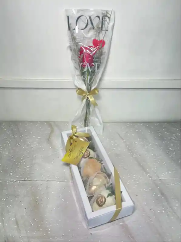 Combo Rosa Solitario Eco + Fresas Con Chocolate
