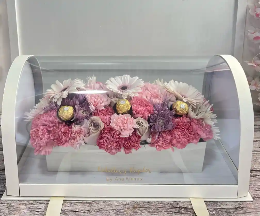 Cofre De Lujo Con Gerberas, Claveles, Rosas Y Chocolates Ferreros Rocher