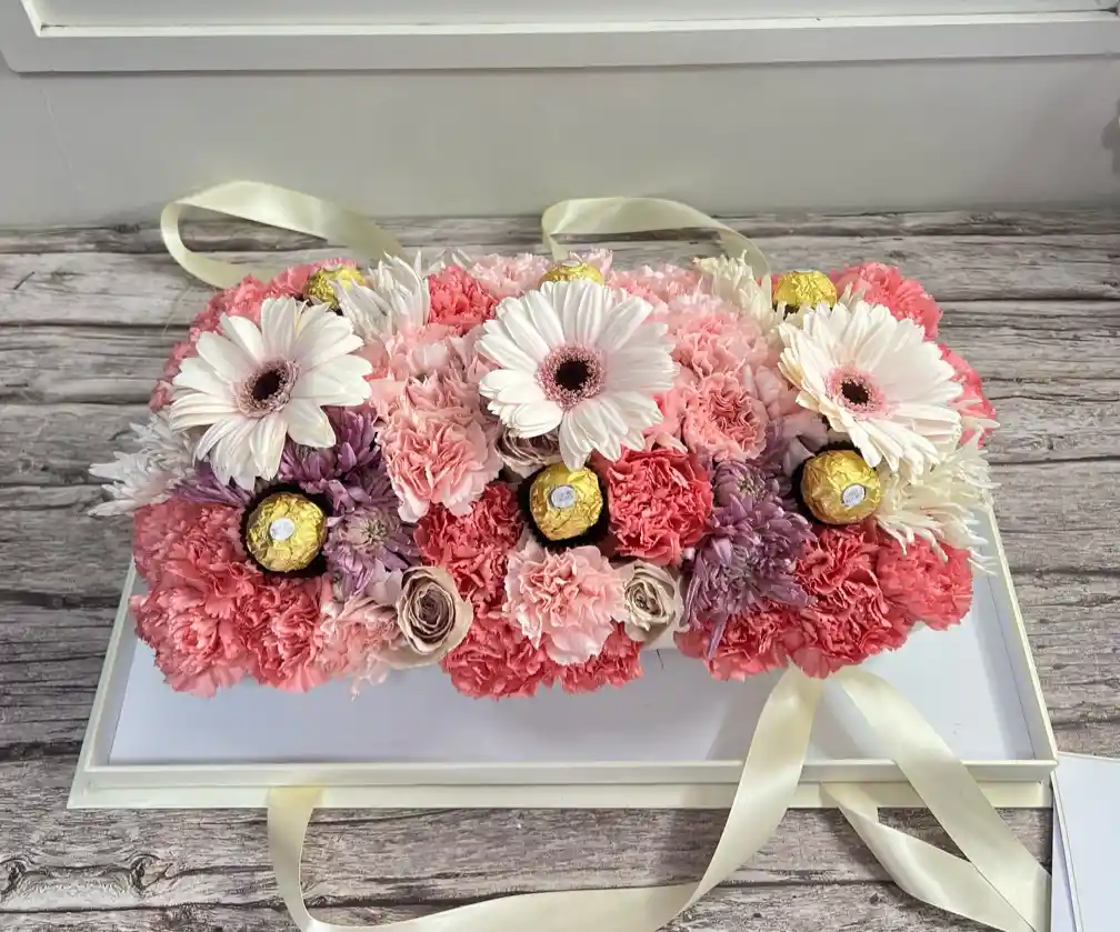 Cofre De Lujo Con Gerberas, Claveles, Rosas Y Chocolates Ferreros Rocher