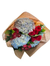 Bouquet De Hortensias Y Rosas