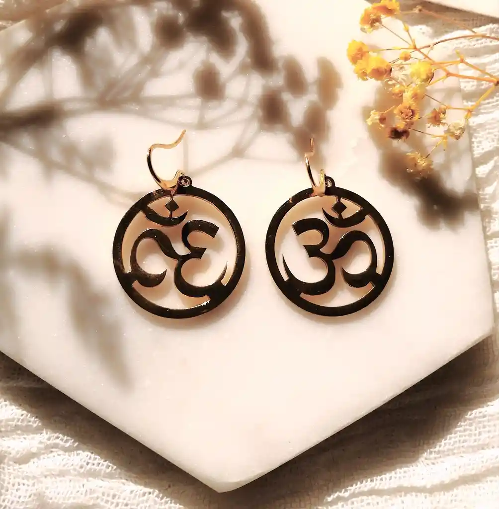 Aretes Simbolo Om