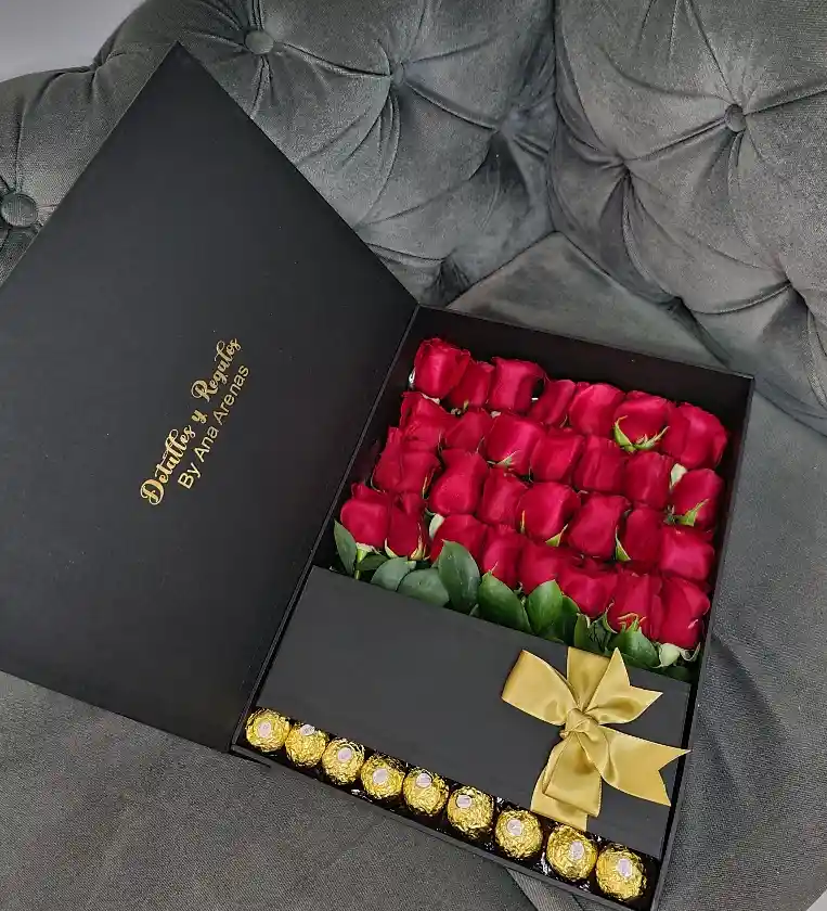 Caja De Lujo Tipo Estuche Con Rosas Y Ferreros