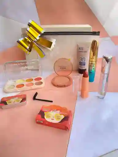 Regalo Especial De Maquillaje Y Accesorios - Combo 16			