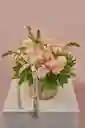 Arreglo Floral Vintage En Cesta '' Susurros De Mimbre''