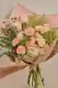 Arreglo Floral ''savia'' Flores Frescas, Elegantes En Tonos Pasteles Con Follaje