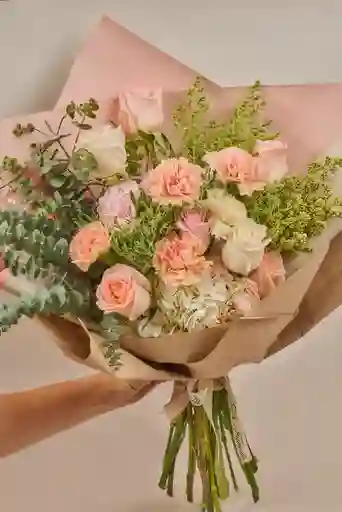 Arreglo Floral ''savia'' Flores Frescas, Elegantes En Tonos Pasteles Con Follaje