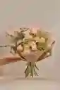 Arreglo Floral ''savia'' Flores Frescas, Elegantes En Tonos Pasteles Con Follaje