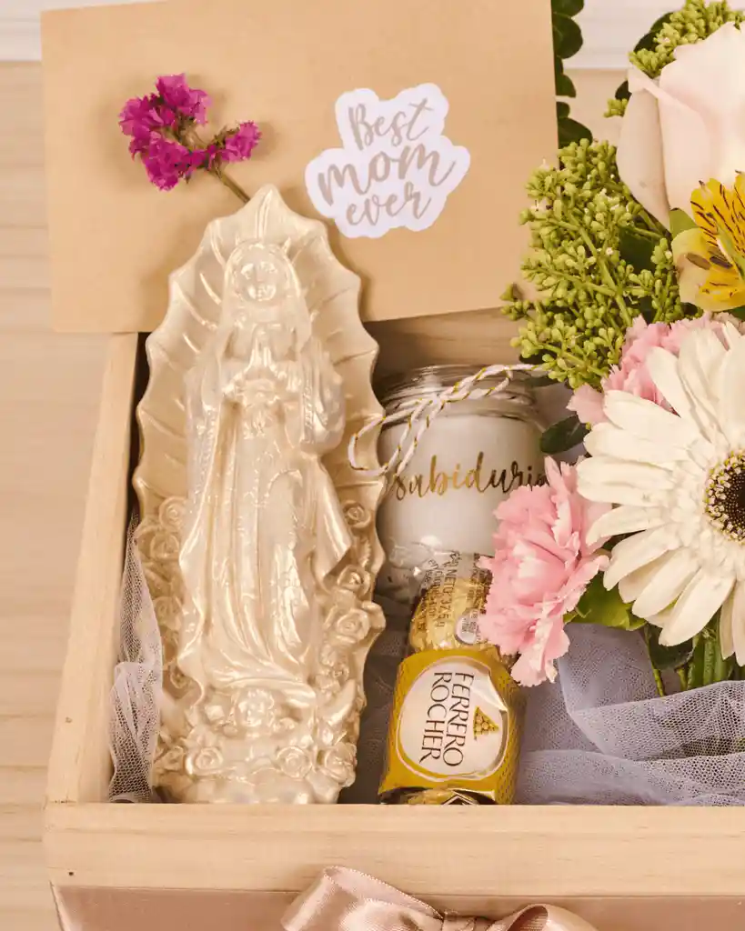 Día De La Mamá. Ancheta Espiritual Con Virgen De Guadalupe, Flores, Astromelias, Gerbera. Detalle Económico