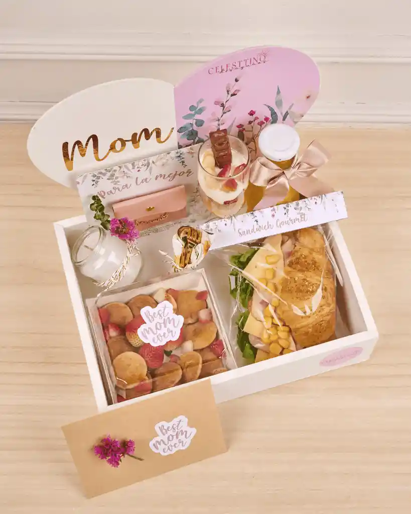 Snack, Detalle Día De La Madre, Parfait, Pancakes, Joyero, Cadena En Mesa Blanca Elegante Mamá Amorosa