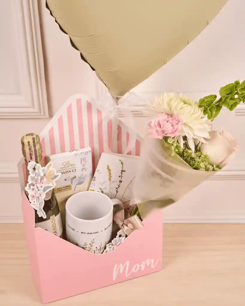 Detalle Luxury Especial Mothers Day. Sobre Con Champagne Chandon, Bouquet De Flores, Mug, Chocolatina Lindor