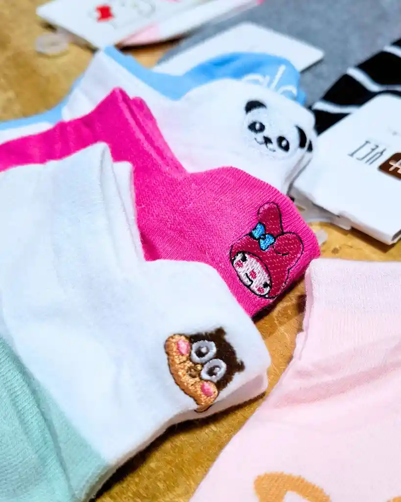 3 Pares Medias Bordadas Premium