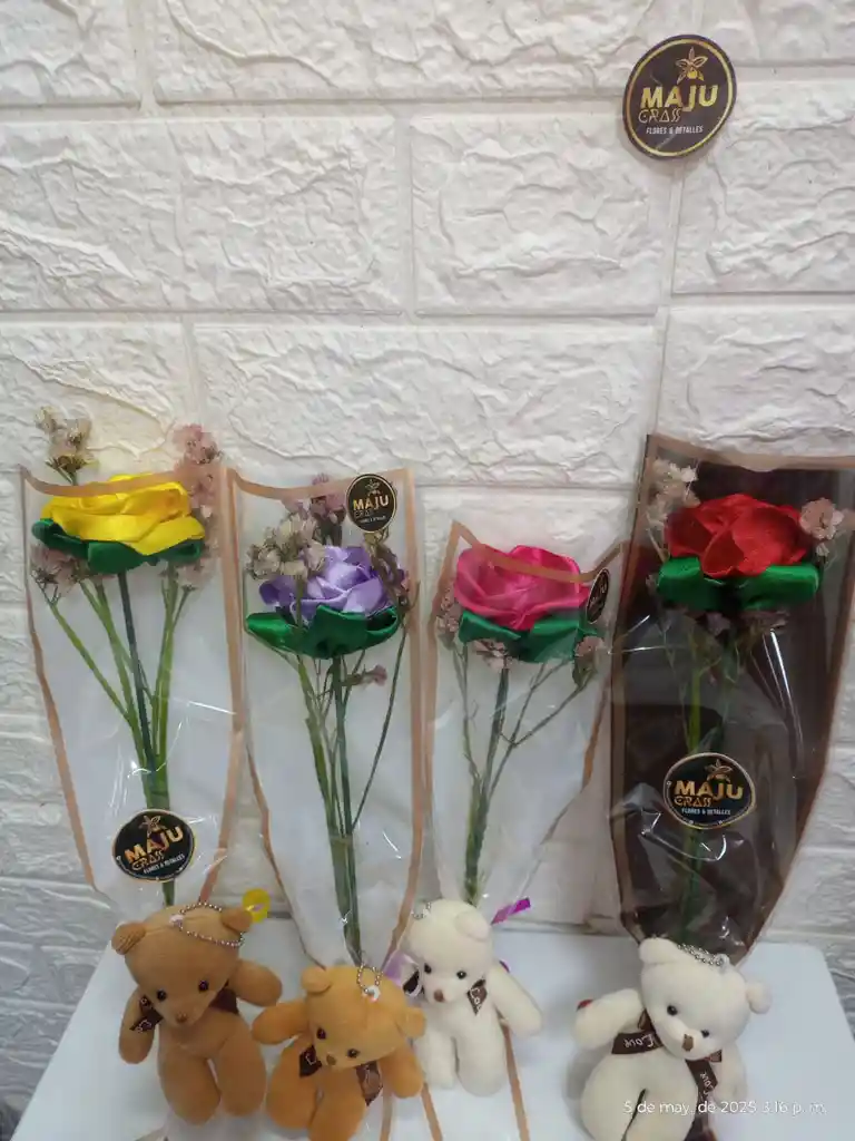 Solitario Rosa Con Oso Llavero De Peluche