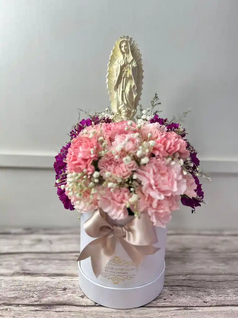 Caja De Lujo Cilindro Mini Con Claveles Y Virgen Pequeña - Especial Dia De Las Madres