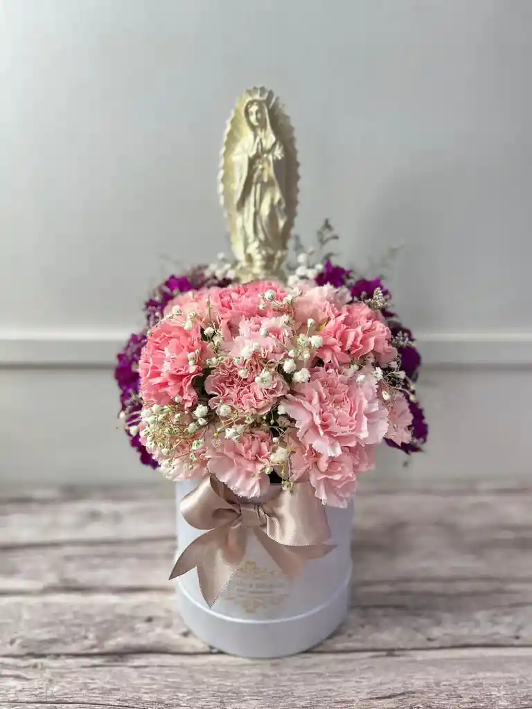 Caja De Lujo Cilindro Mini Con Claveles Y Virgen Pequeña - Especial Dia De Las Madres