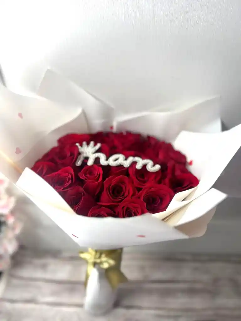 Bouquet 24 Rosas Con Aplique Mom De Piedras - Especial Dia De Las Madres