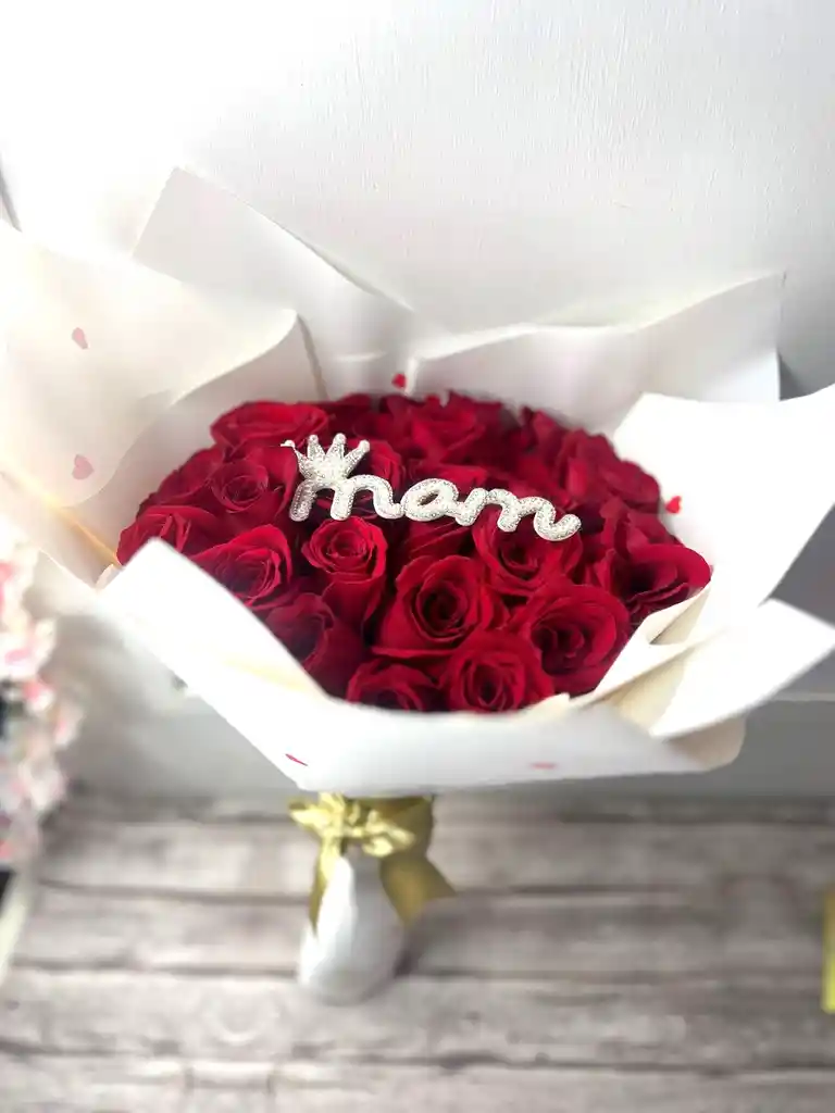 Bouquet 24 Rosas Con Aplique Mom De Piedras - Especial Dia De Las Madres