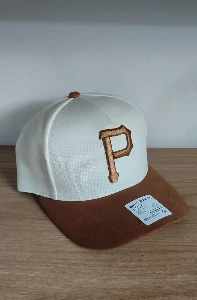 Gorra Nike Clásica "p" Marrón Blanca