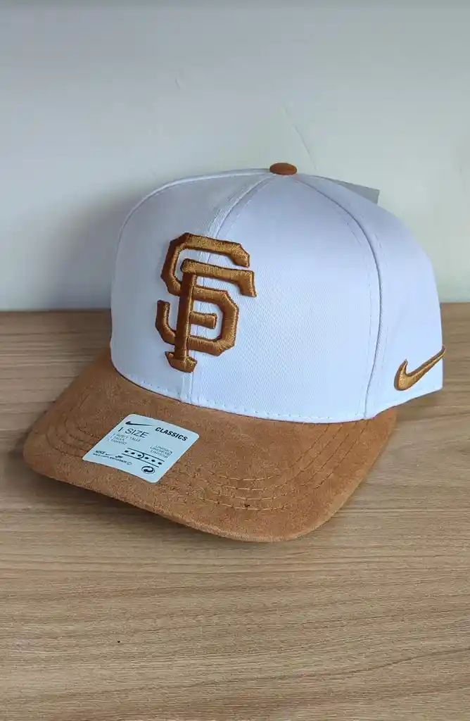 Gorra Sf – Edición Clásica Café/blanco