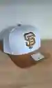 Gorra Sf – Edición Clásica Café/blanco