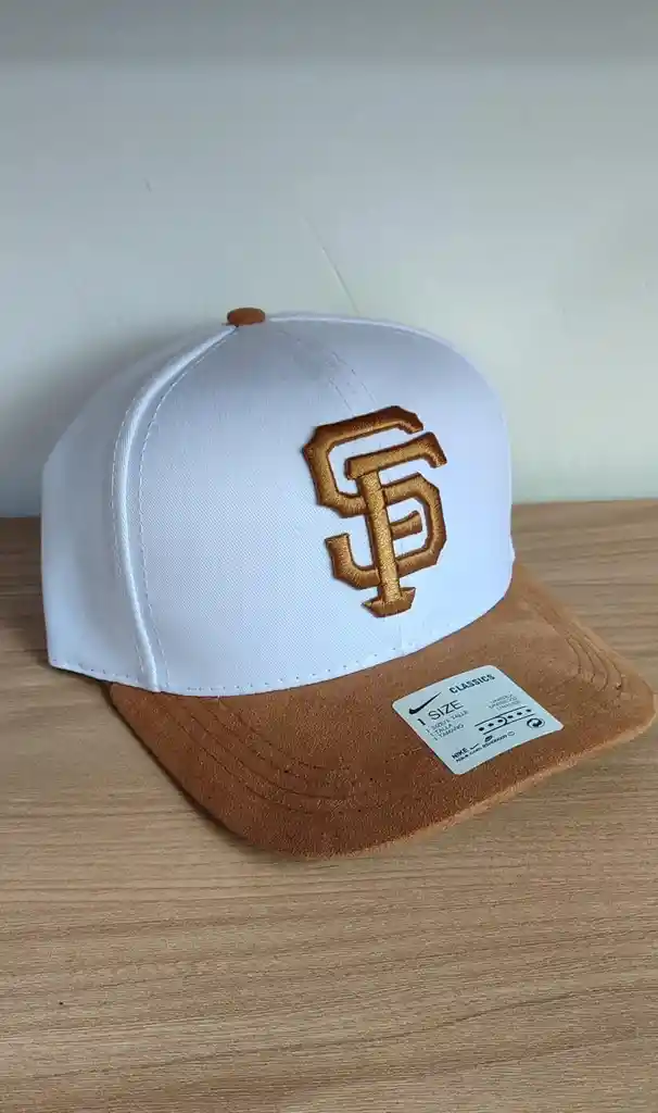 Gorra Sf – Edición Clásica Café/blanco