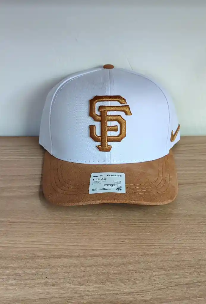 Gorra Sf – Edición Clásica Café/blanco