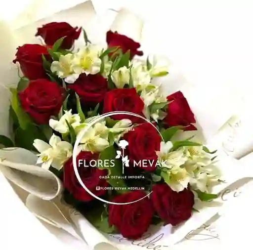 Flores, Rosas Rojas Y Astromelia Blanca.