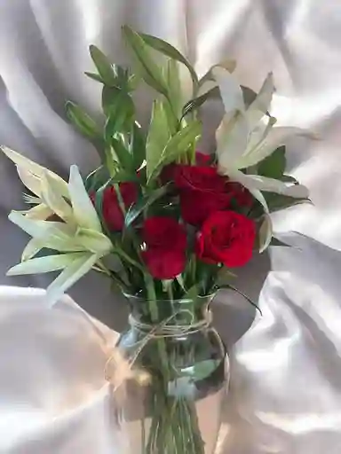 Jarron De Rosas Y Lirios.
