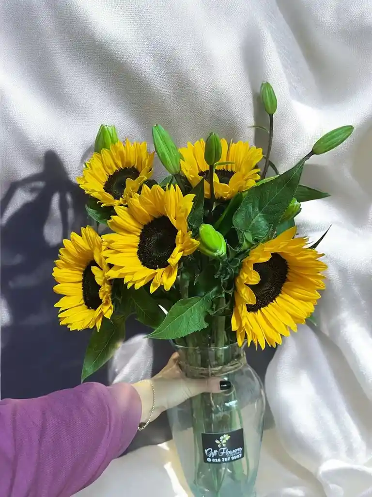 Jarron De Girasoles Y Lirios.