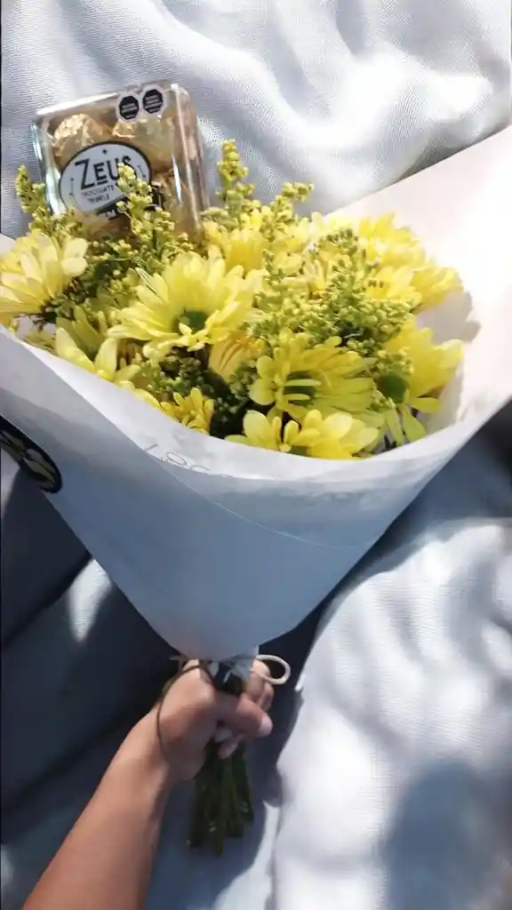 Bouquet De Margaritas Acompañado Caja De Chocolates.