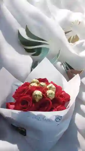 Bouquet De Rosas Con Chocolates