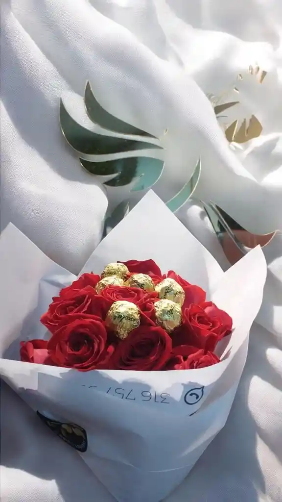 Bouquet De Rosas Con Chocolates