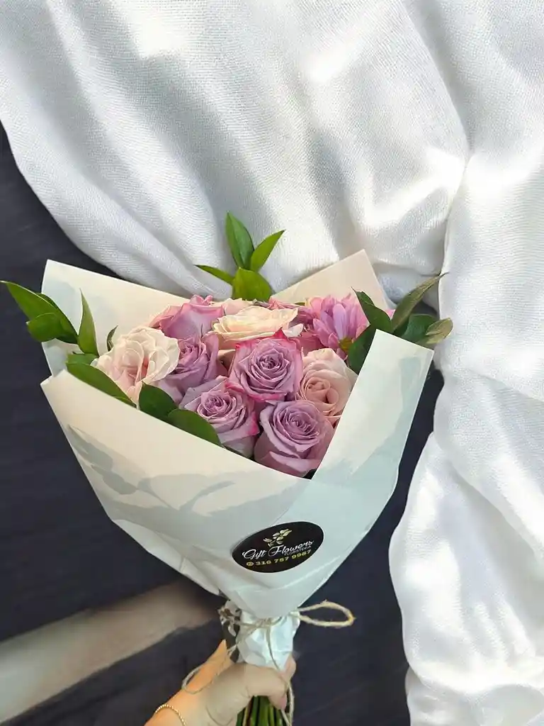 Bouquet De Rosas Moradas