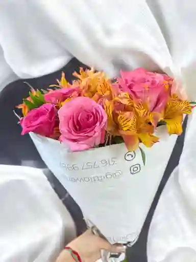 Bouquet De Rosas Rosadas Con Astromelia