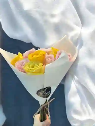 Bouquet De Rosas Amarillas Y Rosadas.