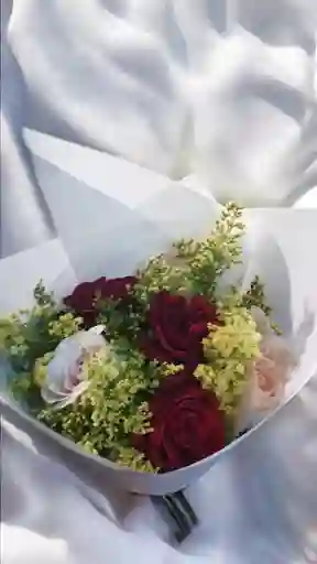 Bouquet De Rosas