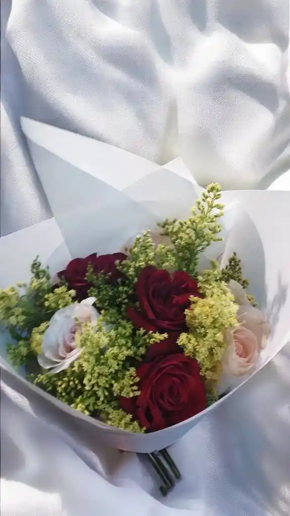 Bouquet De Rosas